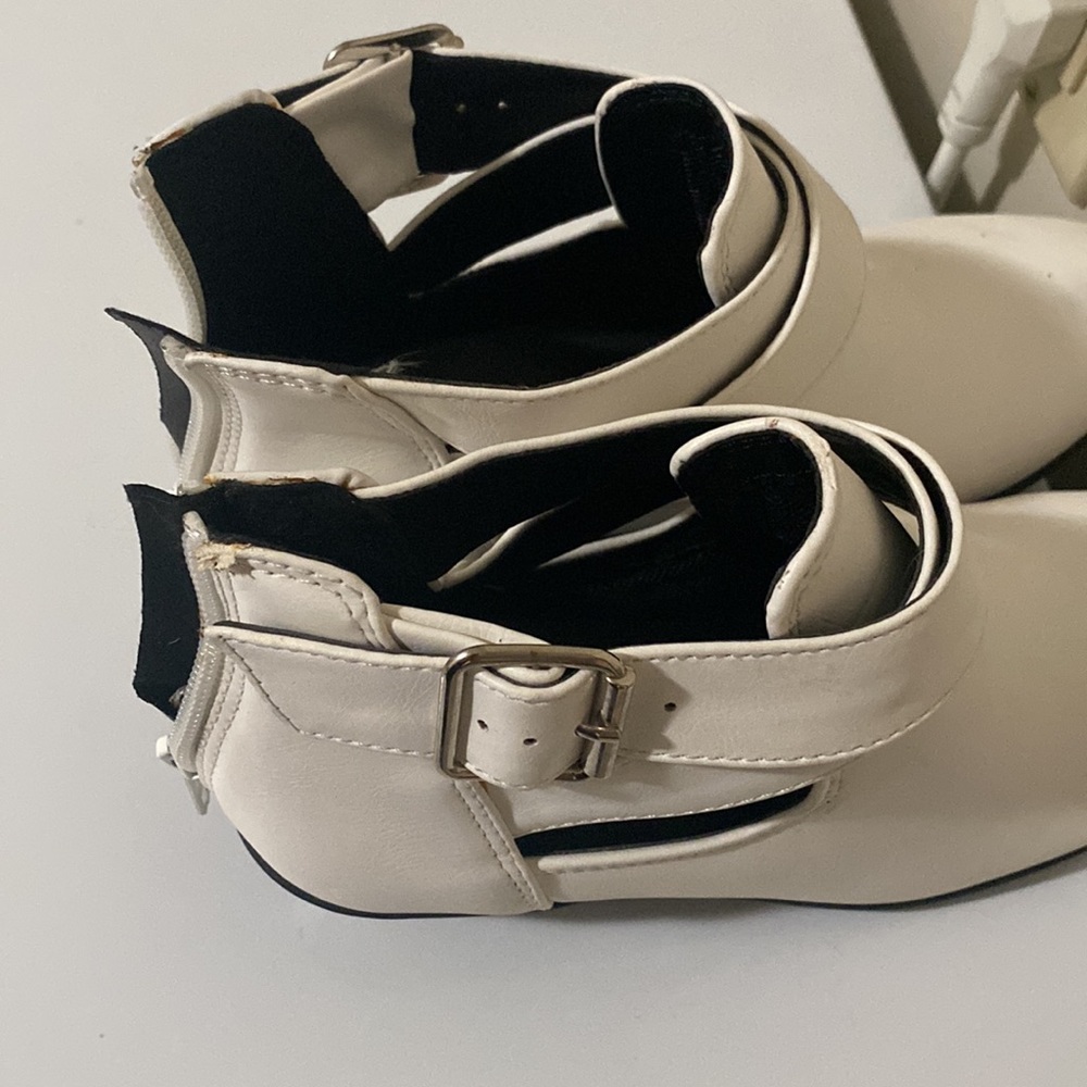 White booties - Picture 3 of 3